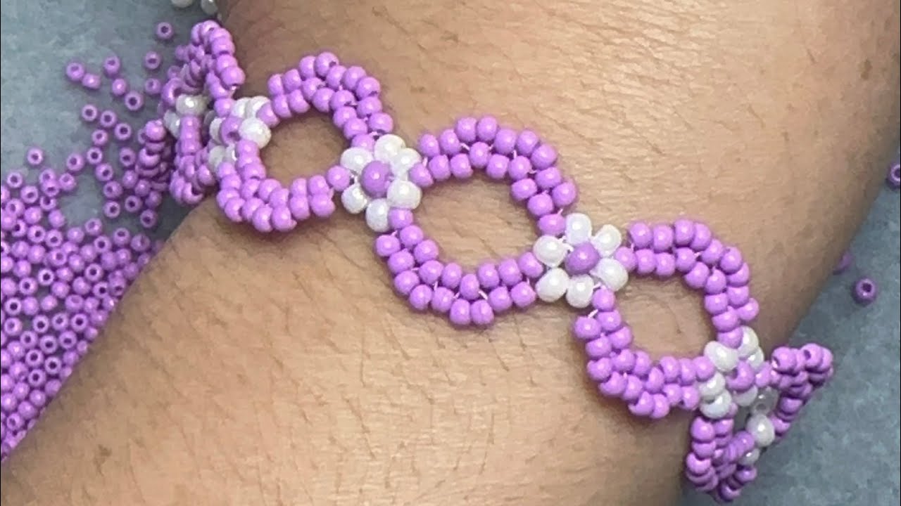 Pulsera en círculo y flores con mostacillas fácil de hacer #parati #hechoamano #tutorial #diy #love 