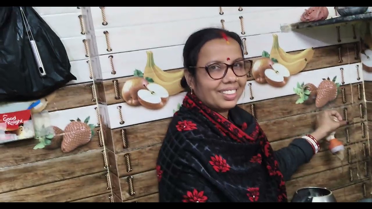 ତୁମ ଝରକା କୁ ଆମ ଝରକା ମଝିରେ ଜମା ହାତେ