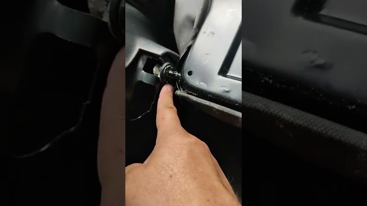 Como encaixar o encosto do banco traseiro Celta.