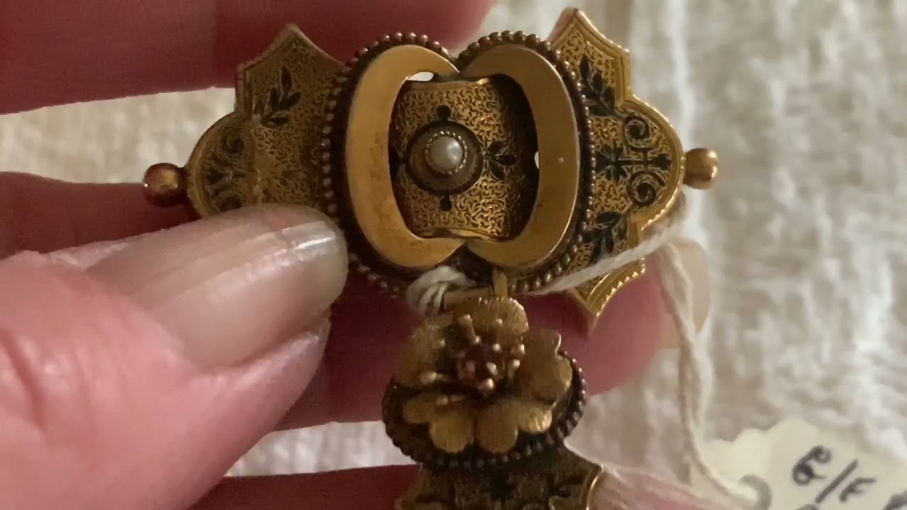 Vintage and Antique Jewelry Brooch’s