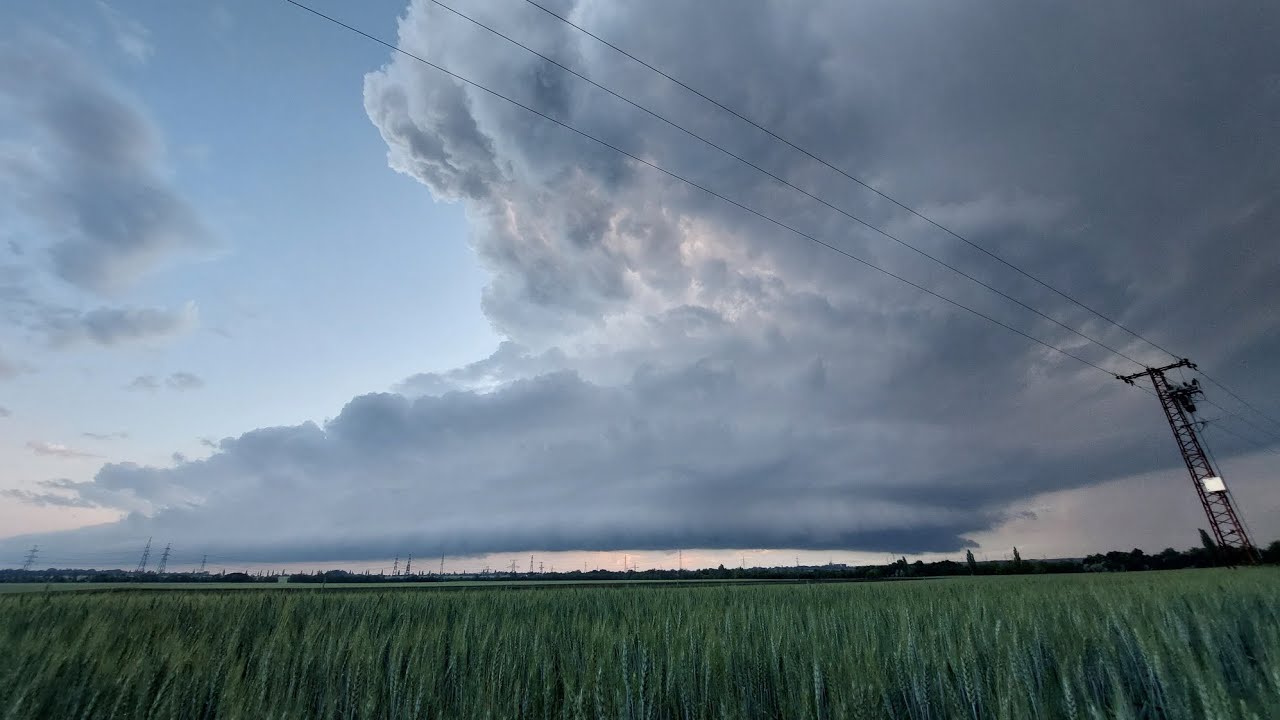 May 17, 2024 | Amazing isolated supercell over T&aacute;rnok 🇭🇺 ⛈️ 📸🌪