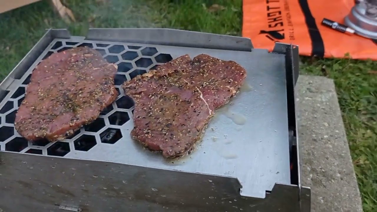 Grillen mit Holzkohle auf dem Skotti (mit der Plancha)