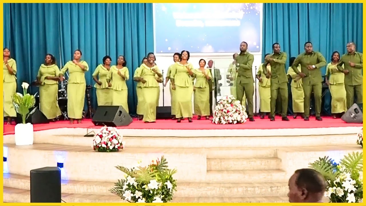 WIMBO MPYA WA KRISTMAS: UPENDO KWAYA, UBUNGO CHRISTIAN CENTRE (WALIMTOLEA UVUMBA, MANEMANE)
