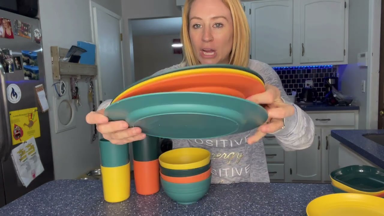 Review of Kyraton Plastic Dinnerware Sets of 20 Pieces, Unbreakable And Reusable Light Weight Plates