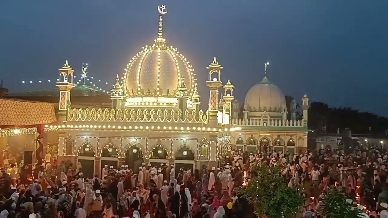 #rampur मिलक क्षेत्र के भैंसोंडी शरीफ ख्वाजा सूफी लियाकत हुसैन शाह के उर्स के आखिरी दिन संदल शरीफ 