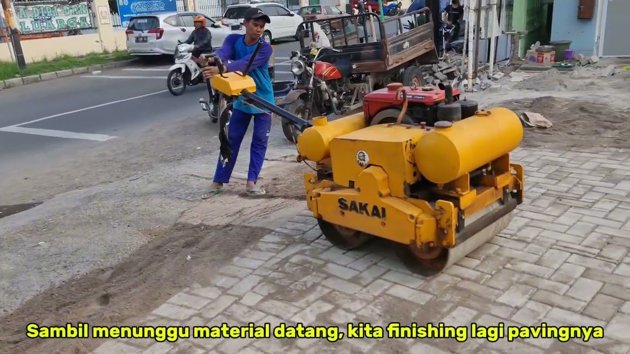Jasa Borongan Pemasangan Paving dan Pemadatan Tanah Menggunakan Baby Roller