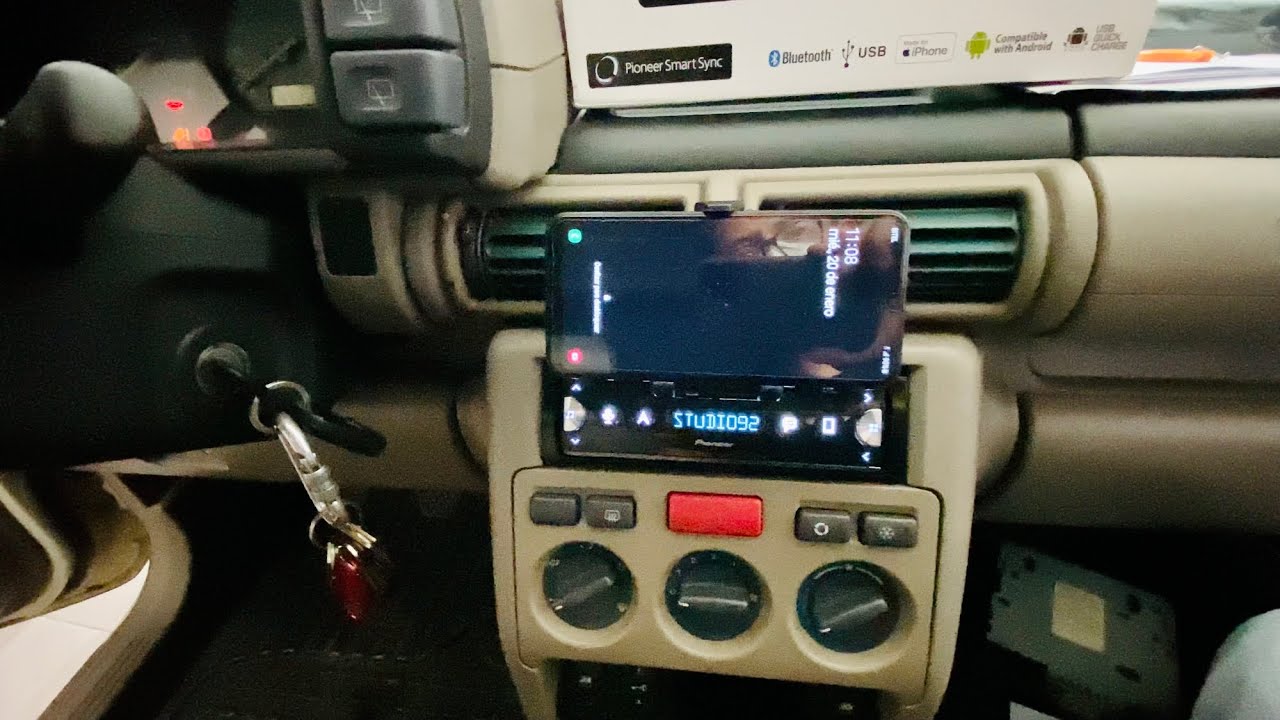 Pioneer SPH-C10BT instalado en un Land Rover - Review