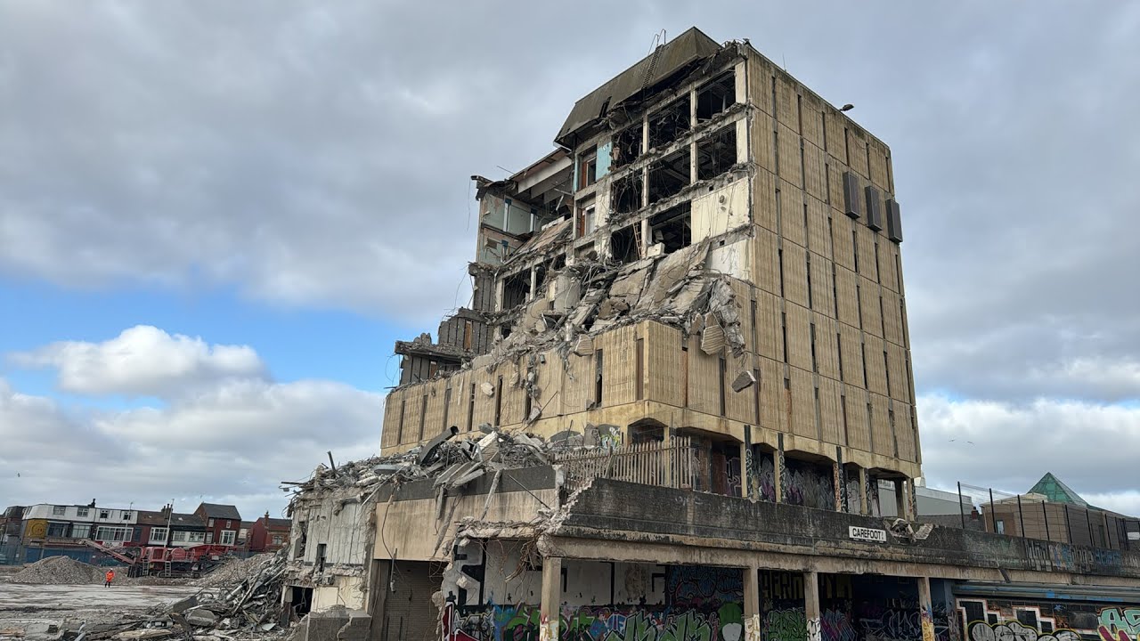 Blackpool Police Station Demolition LIVE!