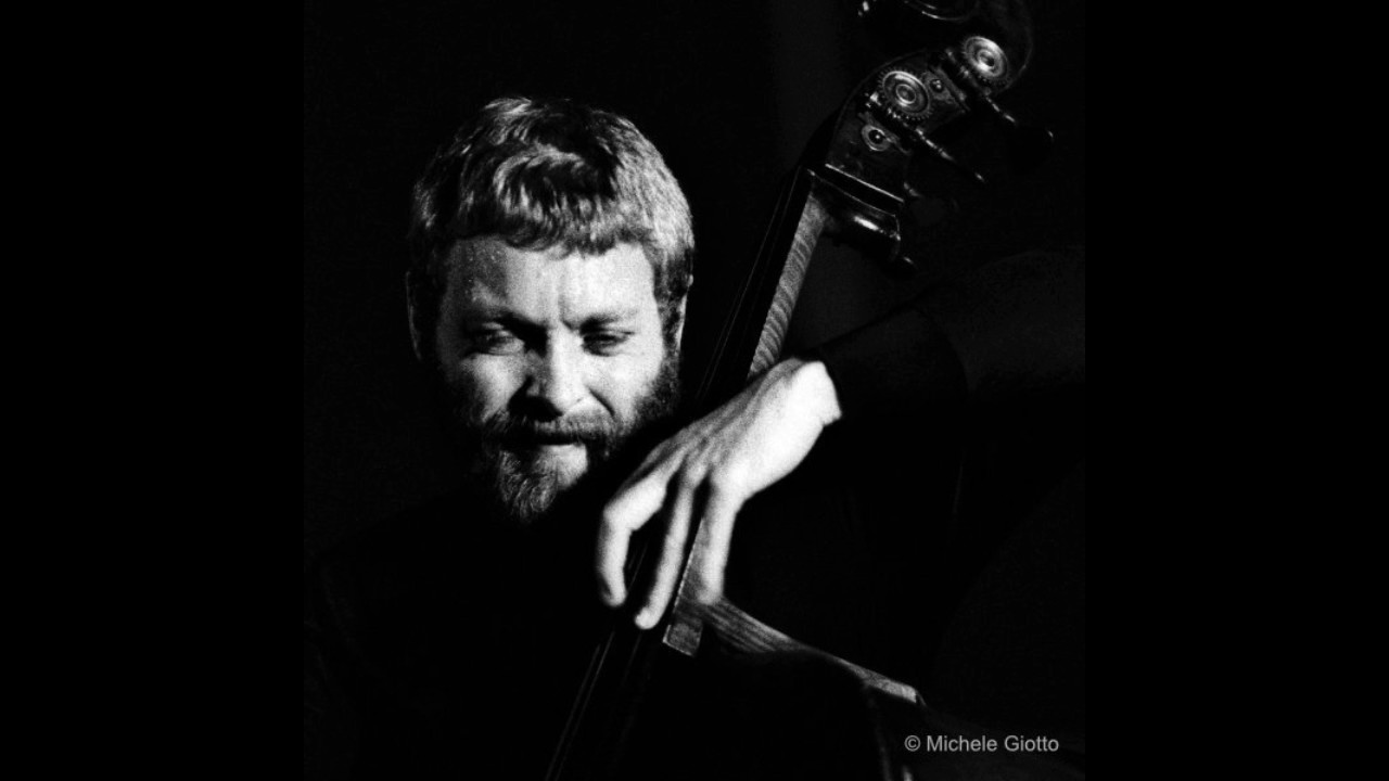 Dave Holland bass solo (Rome 1981)