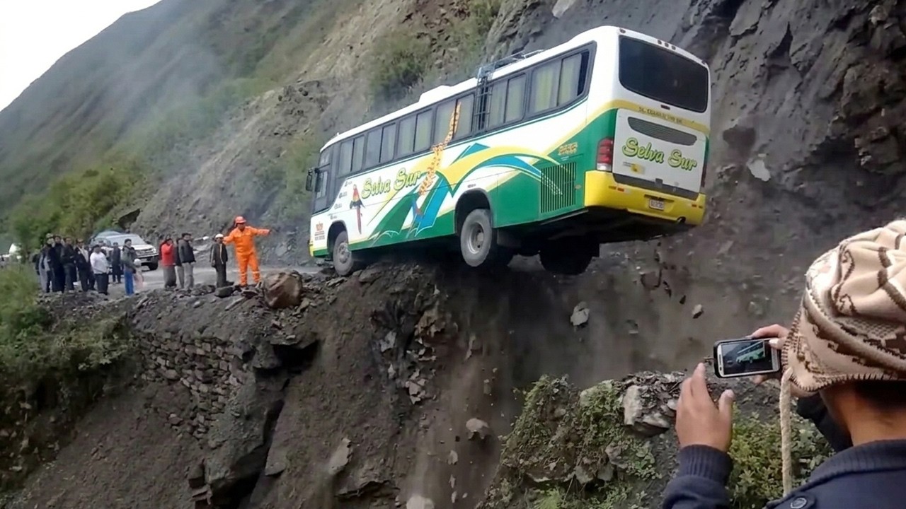 Roads You Would Never Want to Drive on | Most Dangerous Roads in the World