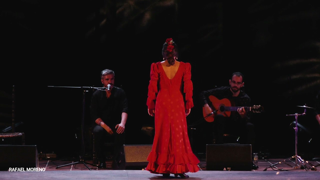 CARMEN MORENO: BAILAORA.   