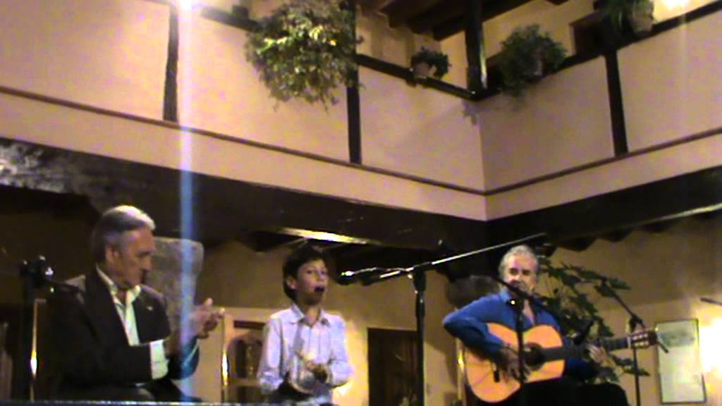 curro andres cantando con jesus de maria en la corrala de santiago junio 2011