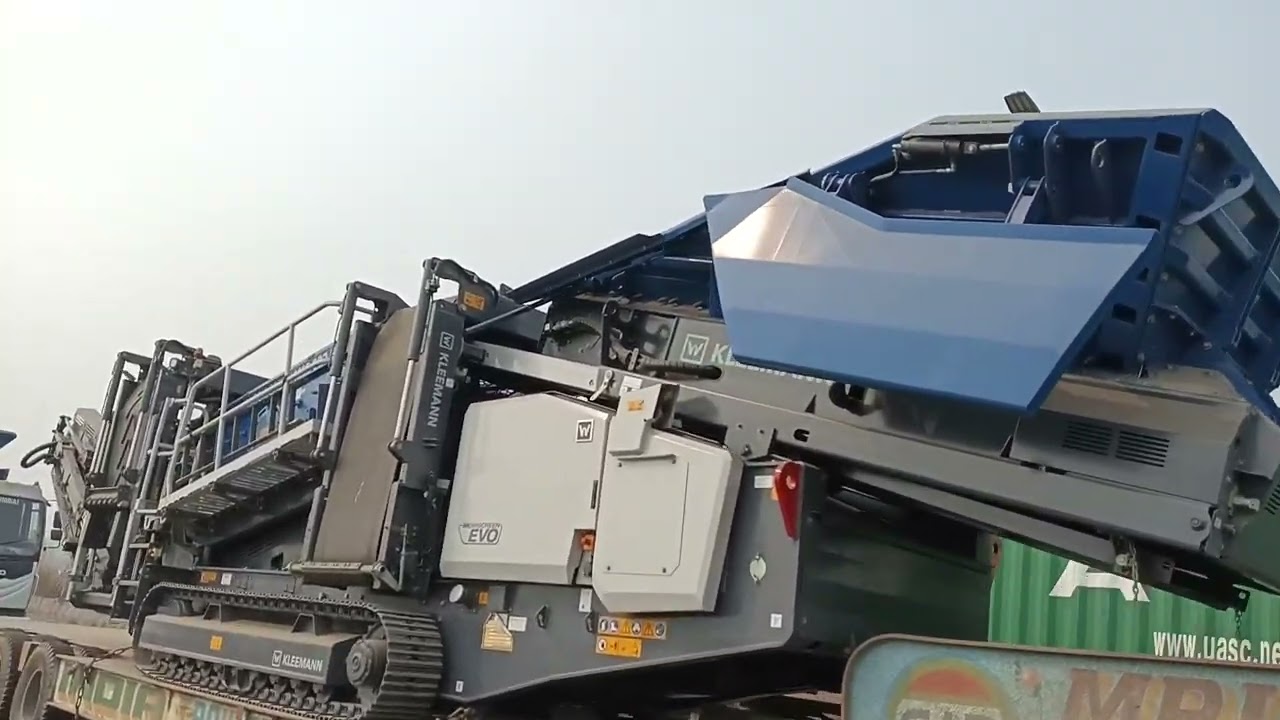  दोस्तों। रोड बनाने का मशीन देखिए#viral #video 