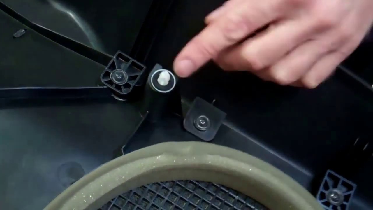 How to remove the inner tailgate panel,subwoofer and release switch on Range Rover Sport