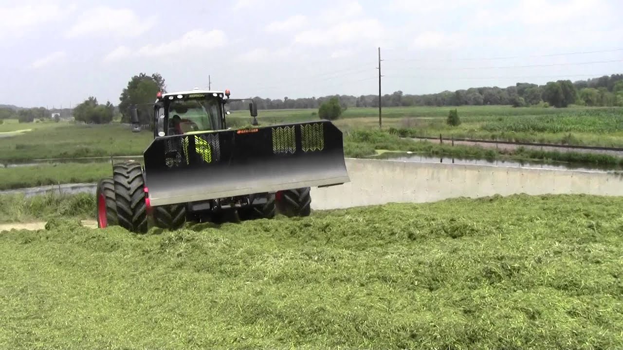 Claas Xerion 5000 at Malizsewski Dairy.