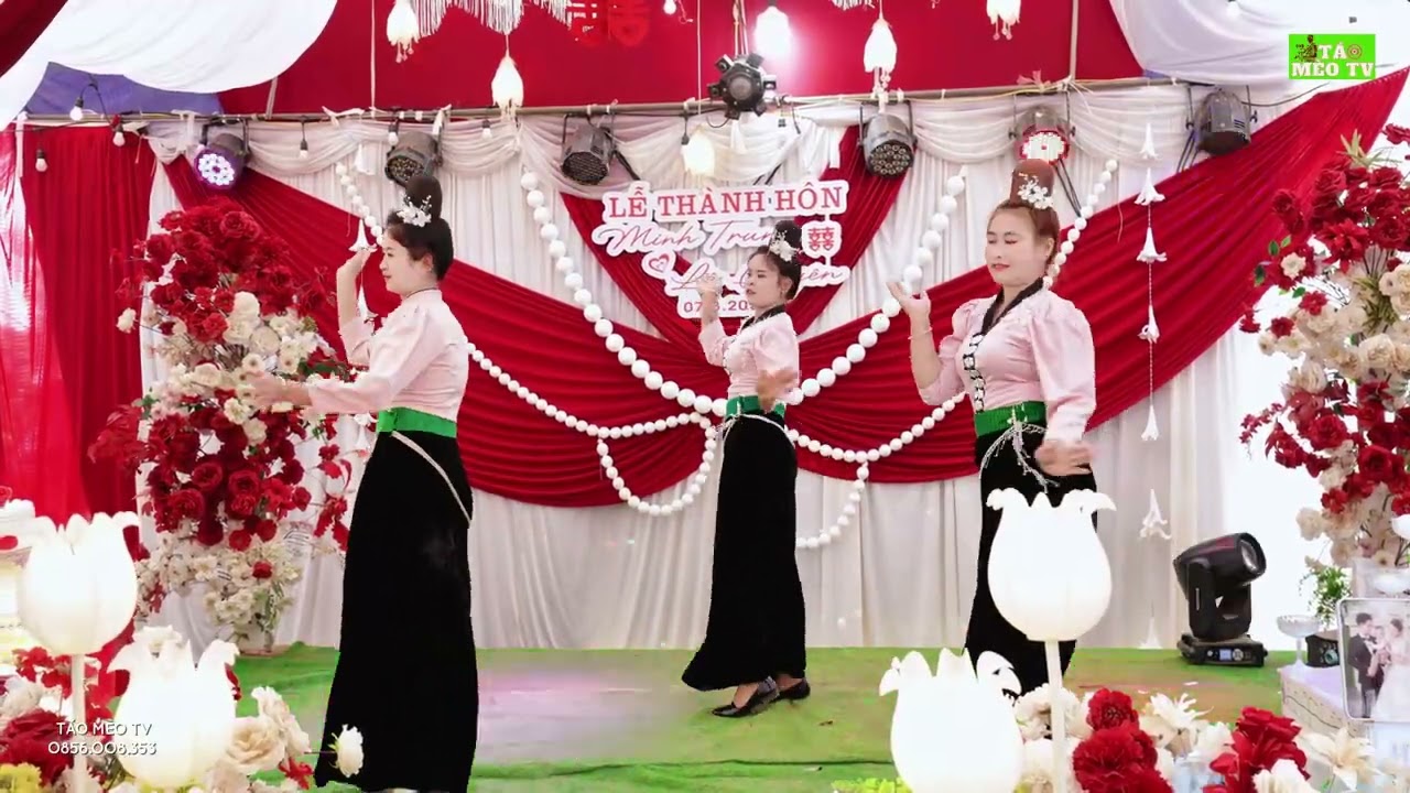 VŨ ĐIỆU SÔI ĐỘNG MỪNG LỄ THÀNH HÔN CR: MINH TRUNG HÁT TẶNG CD: LỆ QUYÊN - BẢN NÀ KHOANG-CHIỀNG MAI