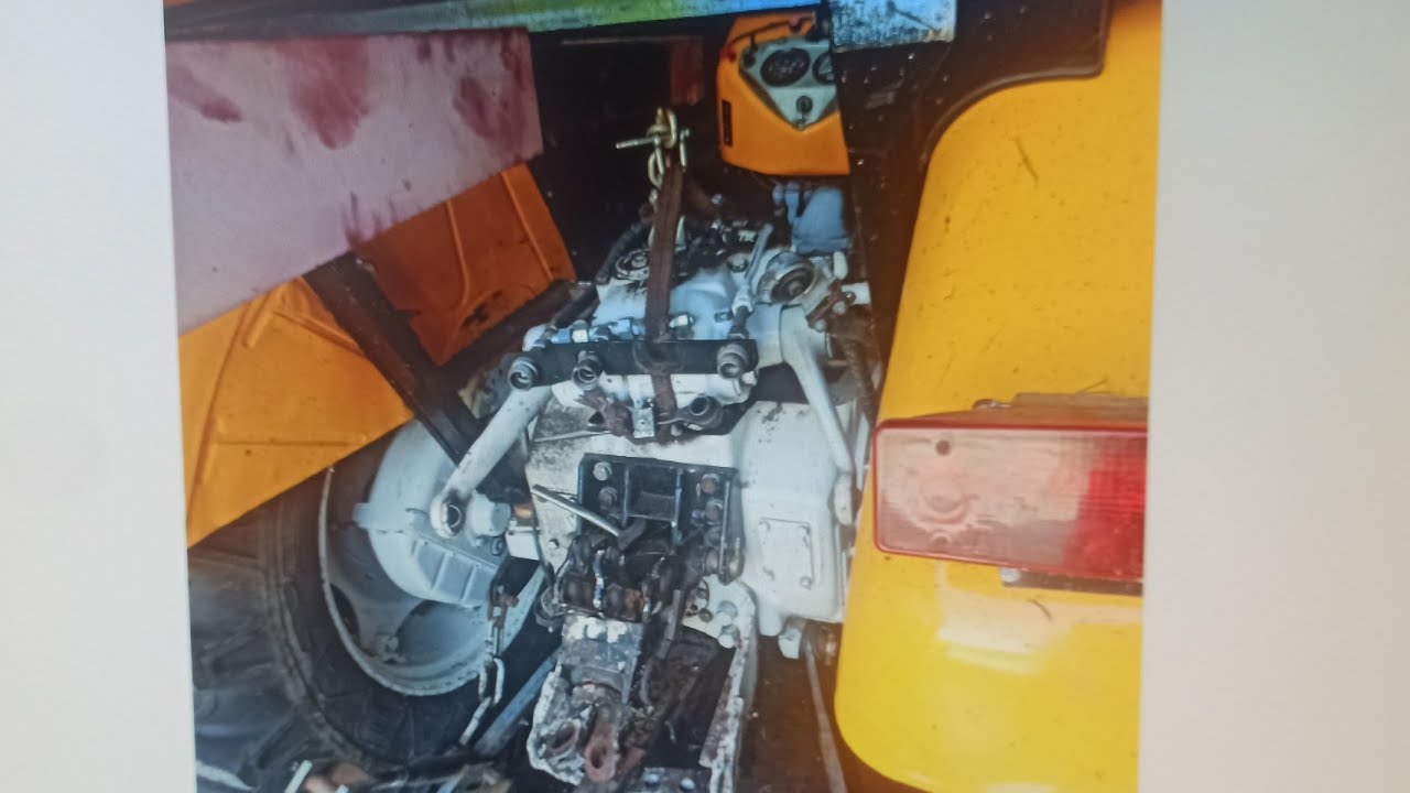 Podnośnik zepsuł się dzień po dożynkach. Naprawiam podnośnik w Ursusie c360 4x4 turbo, żółtym