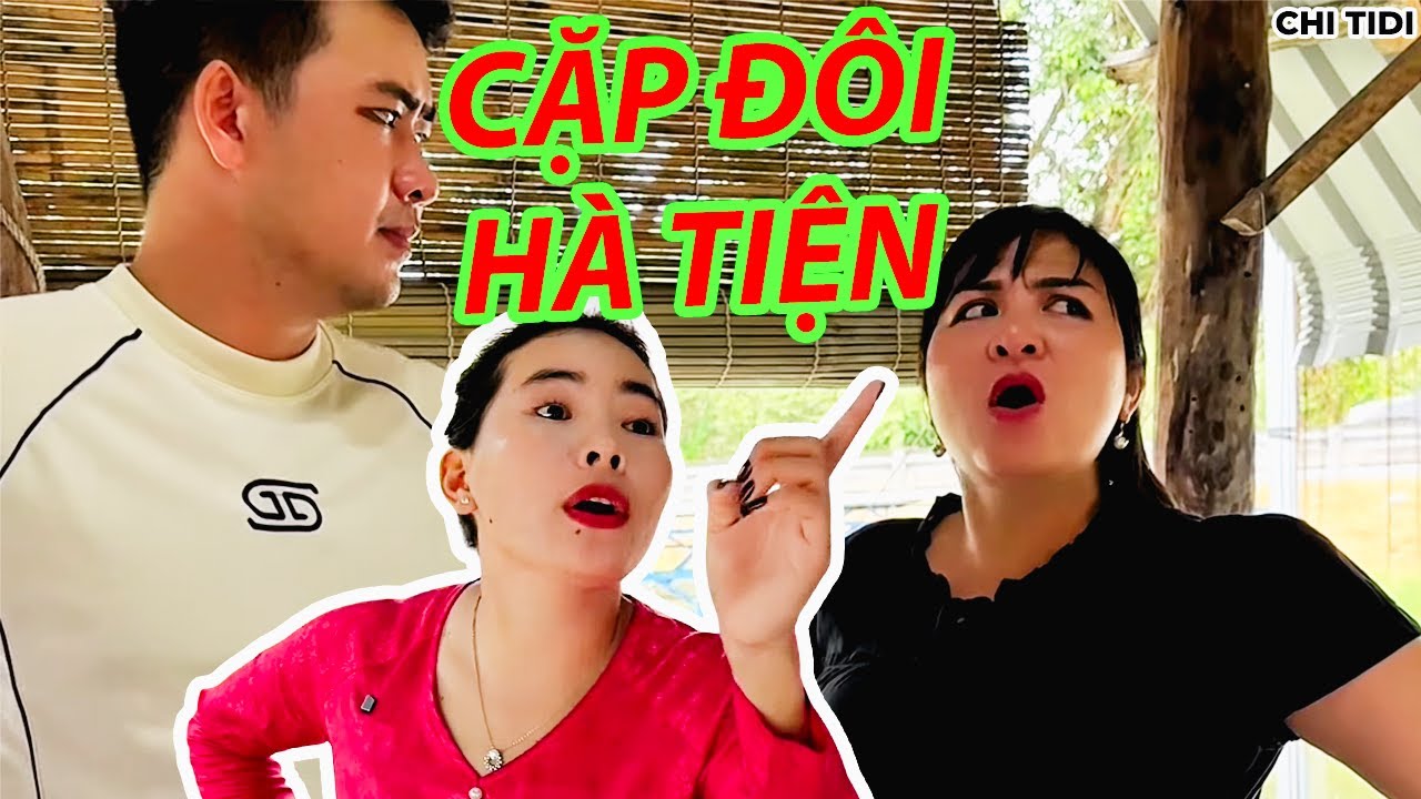 Hai vợ chồng đi ăn nhà hàng nhưng quyết đem đồ nhà theo cho đỡ tốn kém / Chi Tidi