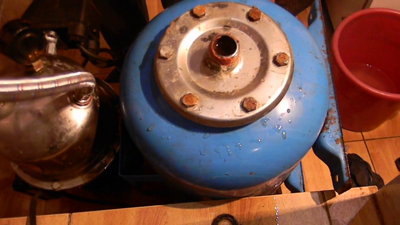 НАСОСНАЯ СТАНЦИЯ.ЗАМЕНА ШЛАНГА МЕЖДУ НАСОСОМ И РАСШИРИТЕЛЬНЫМ БАКОМ!!!!