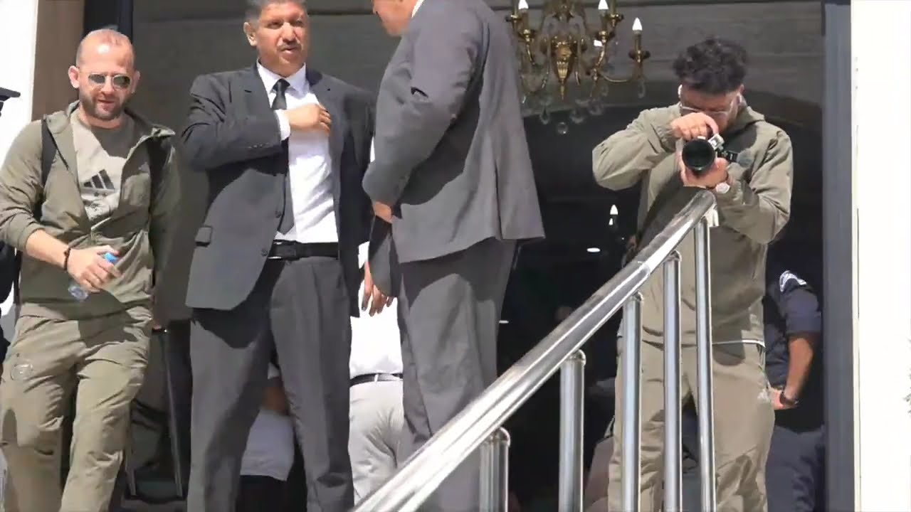 مباشر - وصول الفريق الوطني الى وهران