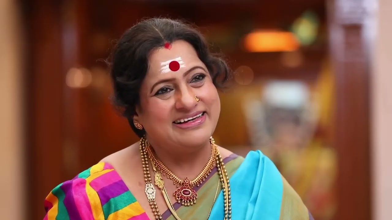 Parvathy and Adithya gifts a sari to Akhila - Sembaruthi - Full Ep 930 - Zee Tamil