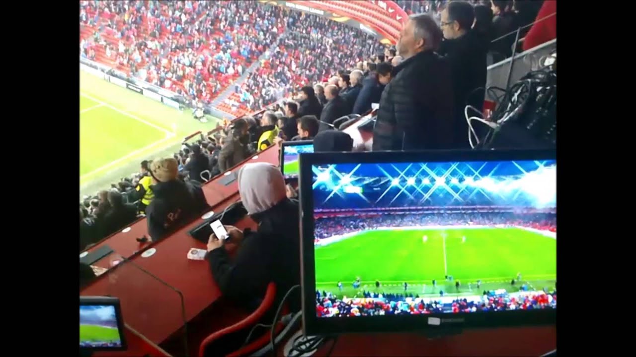 Estremecedor minuto de silencio en San Mamés por Rafa Iriondo