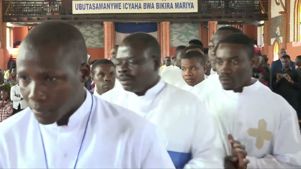 KWAKIRA AMASEZERANO YA MBERE N'AYA BURUNDU KU BANA B'UMURYANGO W'ABAFURERE (BAYOZEFITI)
