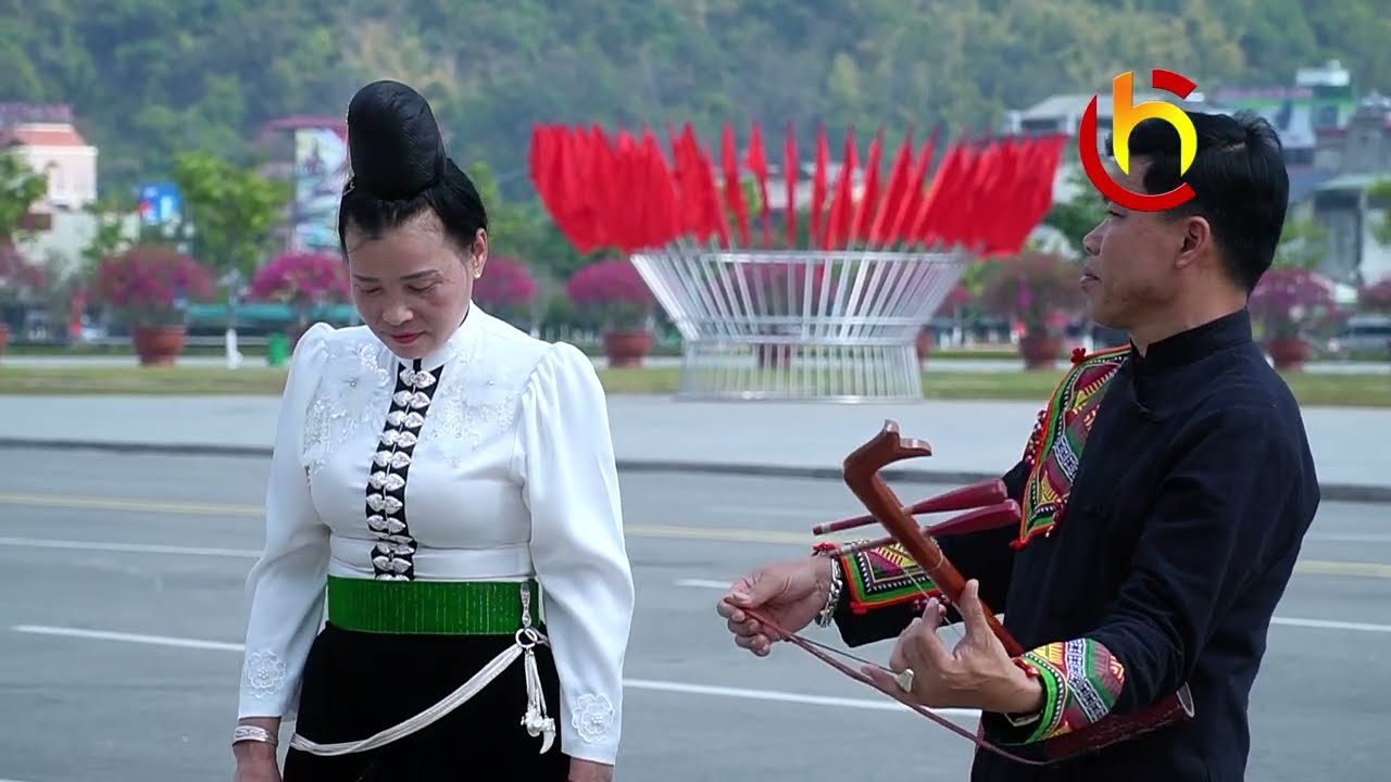 KHẮP TAY: ĐẢNG ĐÓ CHĂN ĐÌN MƯƠNG-ƠN ĐẢNG NHA LƯM CHƠ KHỔ-CHANG KHẮP: LO BAN- QUANG HỎI. PI NONG LE