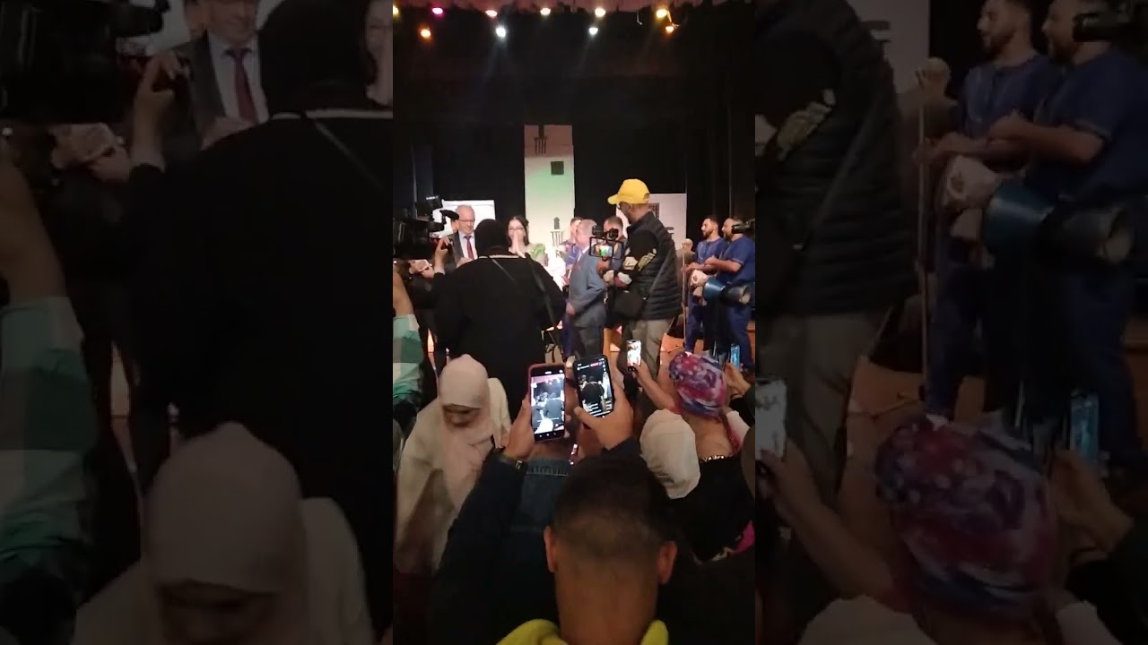 فرسان مغنية في المسرح الوطني (تكريم الفنانين هواري بن شنات و الزهوانية)