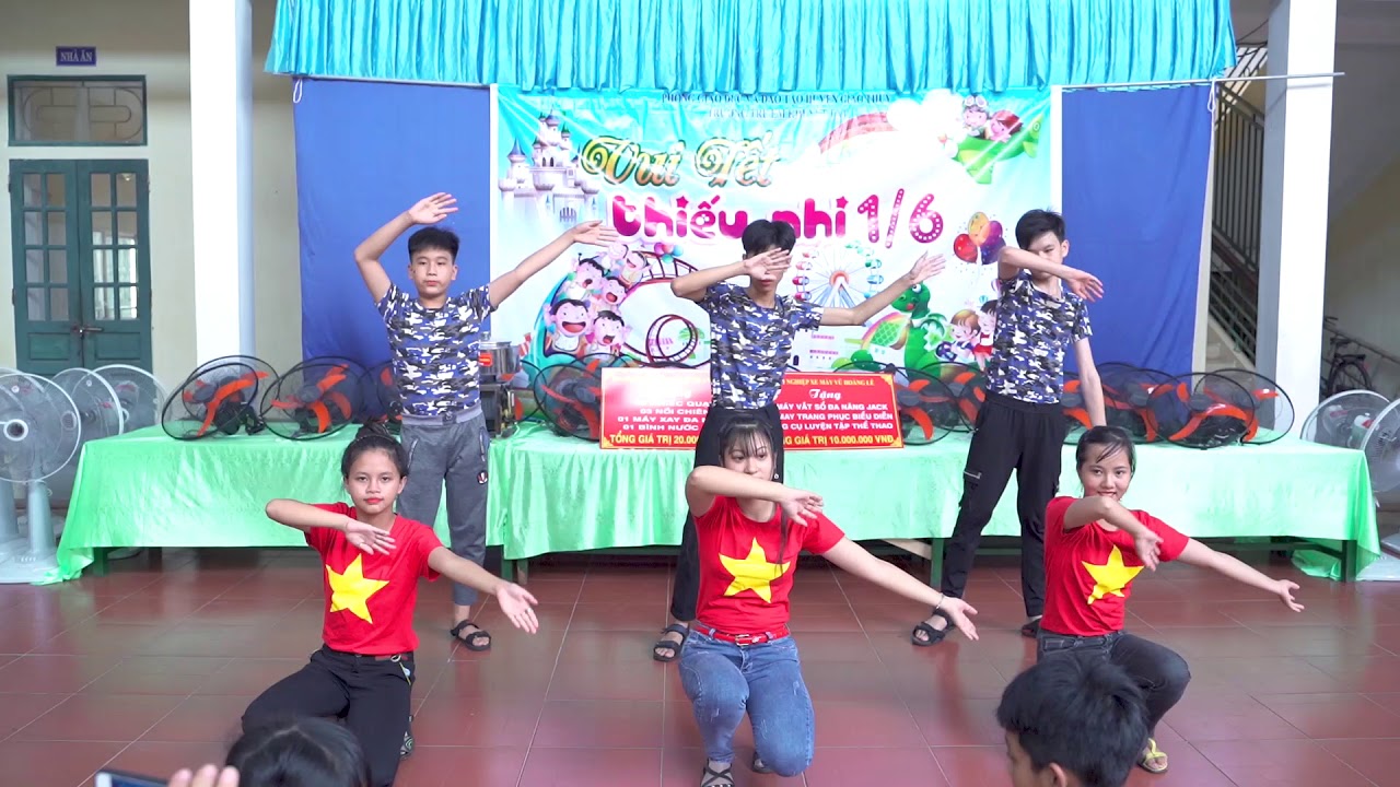 Khăn quàng thắp sáng bình minh Trường trẻ em Khuyết tật huyện Giao Thủy