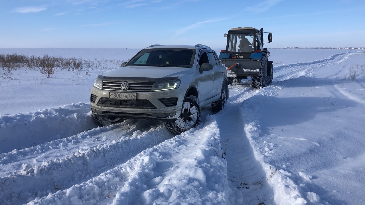 ПАШЕМ СНЕГ НА МТЗ В НАДЕЖДЕ НА ЭКОНОМИЧЕСКИЙ ПОДЪЕМ.