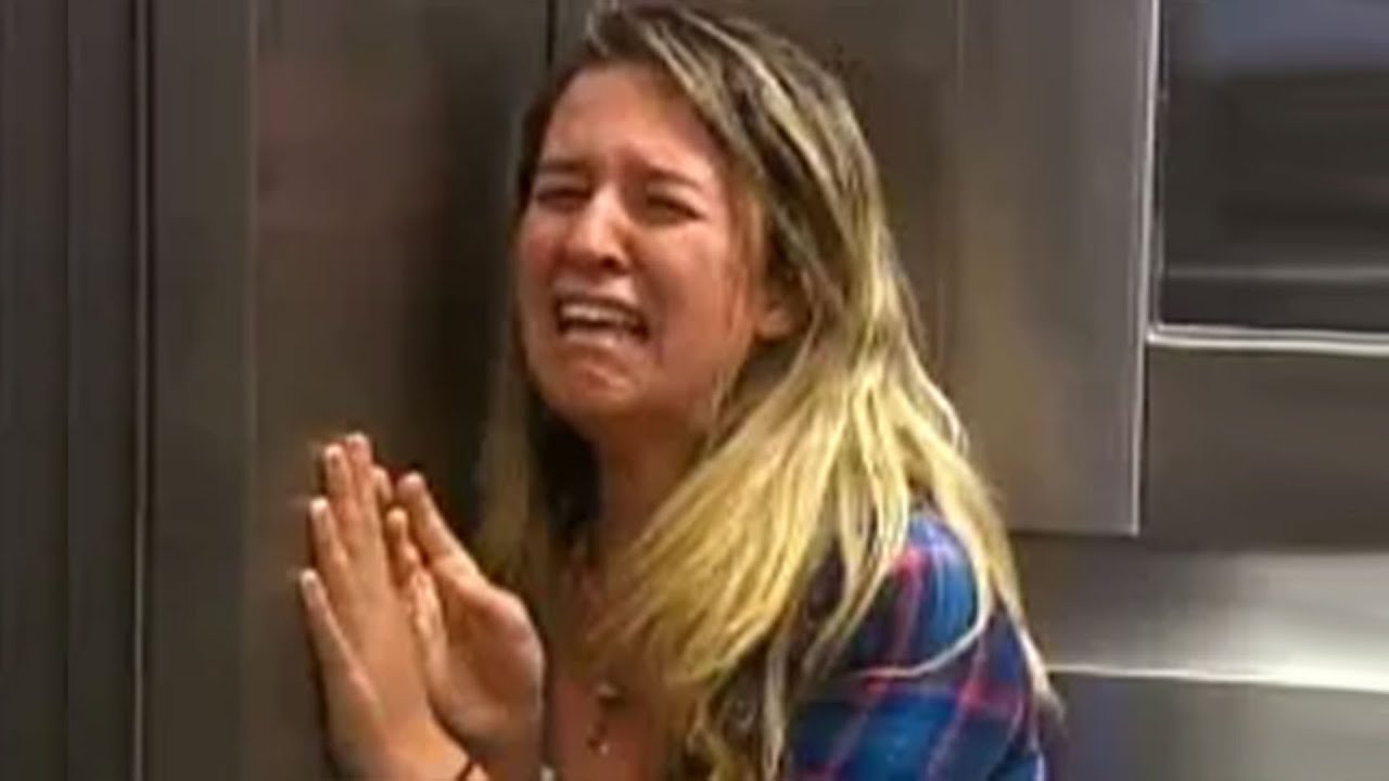r/Talesfromthefrontdesk I'm Trapped in an Elevator with a MURDERER!
