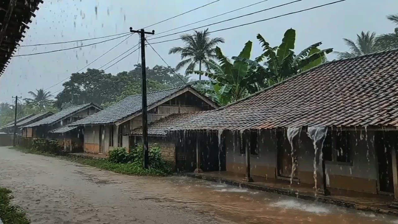 The sound of rain in the village is a relaxing sleep