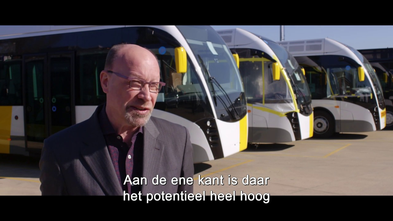 De Lijn Trambus met ondertitels