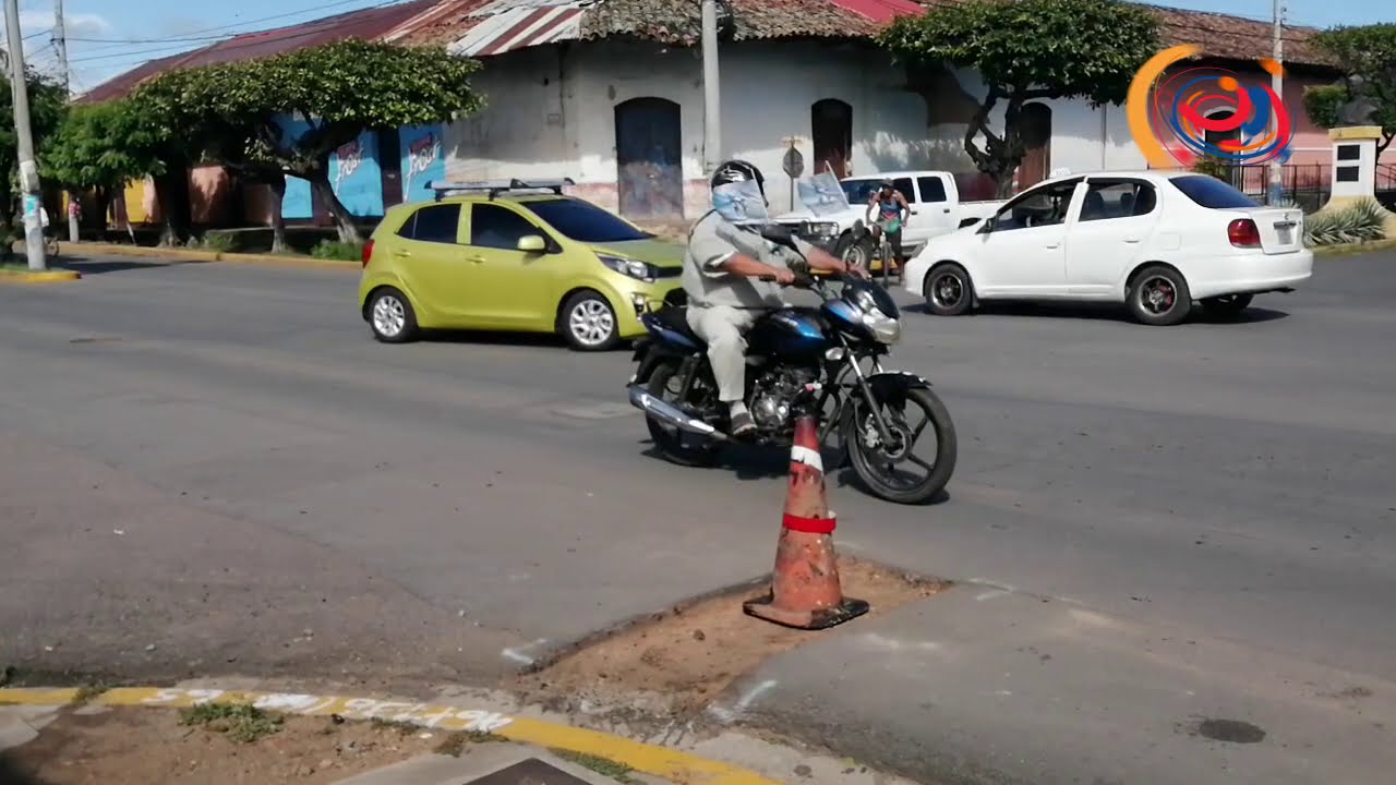 Alcald&iacute;a y MTI inician trabajos de bacheo en las calles y avenidas de Granada