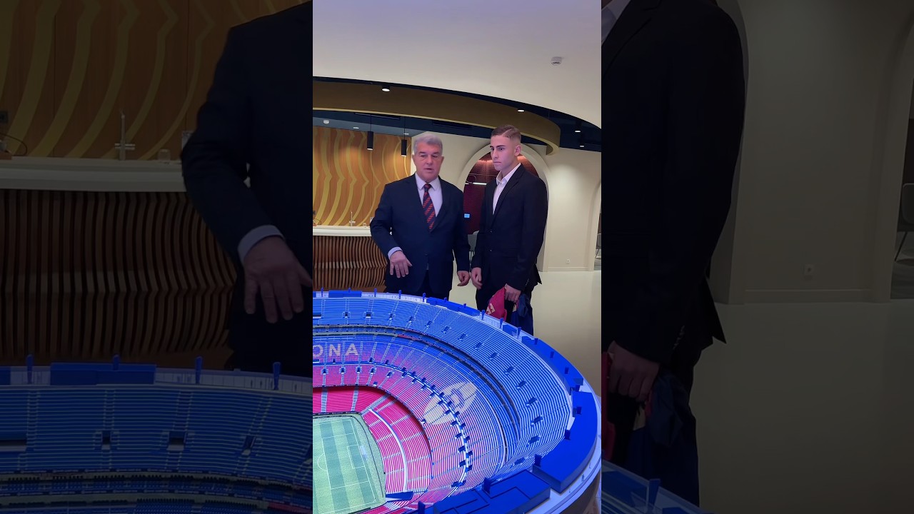Ferm&iacute;n checking out the new SPOTIFY CAMP NOU 🏟️ #fcbarcelona #shorts