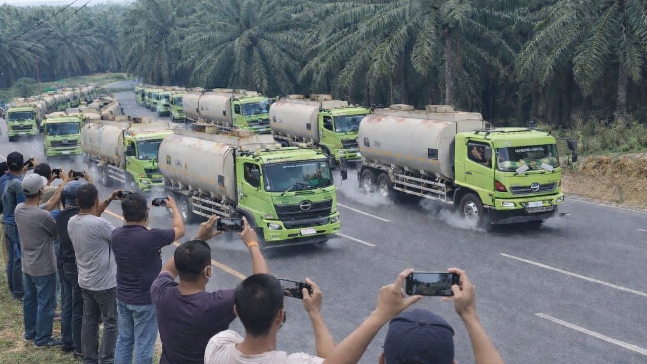 Pemandangan Langka yang Bikin Merinding Truck-Truck Tangki Datang Tanpa Jeda #viral #truck #video 