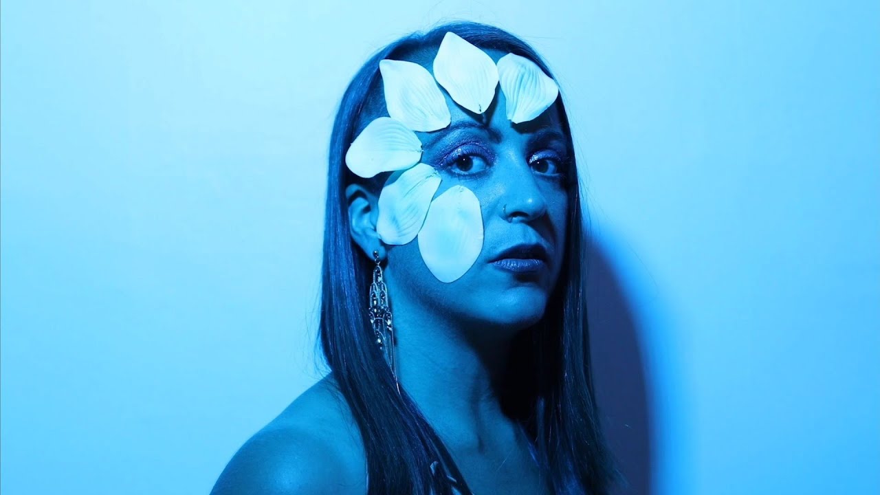 Flora Luna - Mon sort (Vidéoclip officiel)
