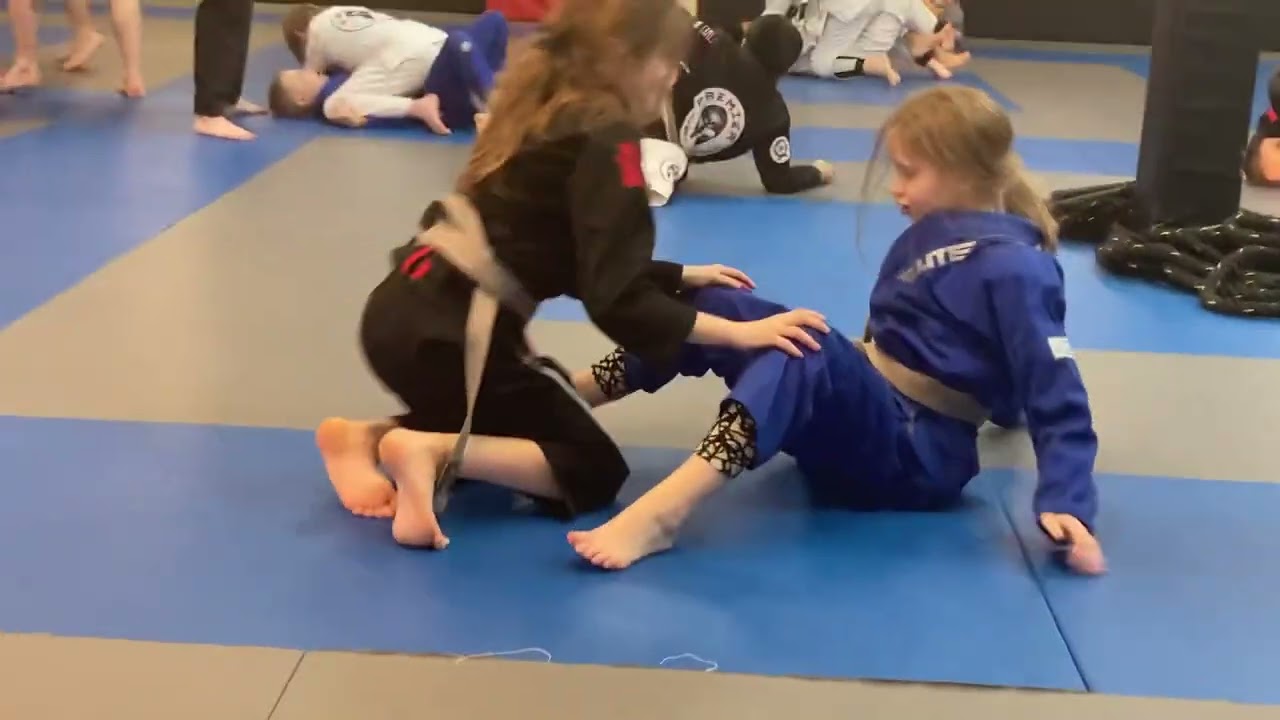 Who won?? #Jujitsu #wrestlelikeagirl #workout #mma #ufc@PremierCombatCenterOmaha