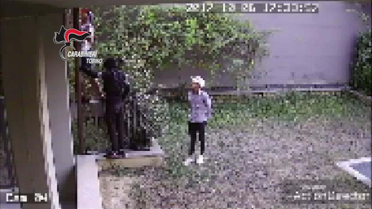 Torino, l'ultimo colpo dei ladri acrobati: presi dopo il furto mancato
