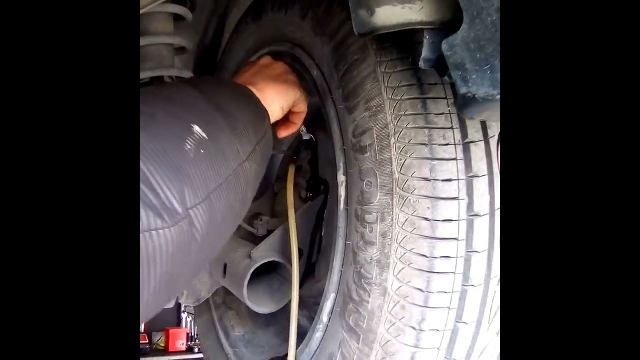 Prius 20 kuzada əyləc mayesinin dəyişilməsi