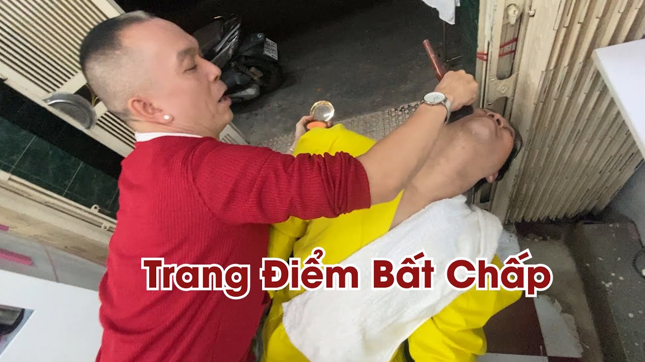 Cười Nghiêng Ngã Búp Búp Làm Tóc cho Anh Ku Đen Trên Mọi Tư Thế,