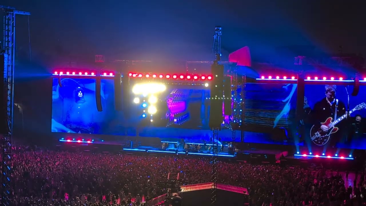 Oasis at the Rose Bowl--Champagne Supernova 