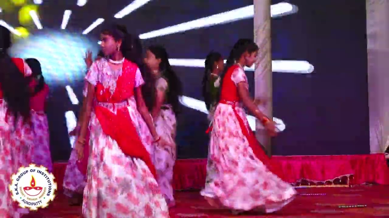 011 GRADE  VII   GIRLS SKAHSS hindi song