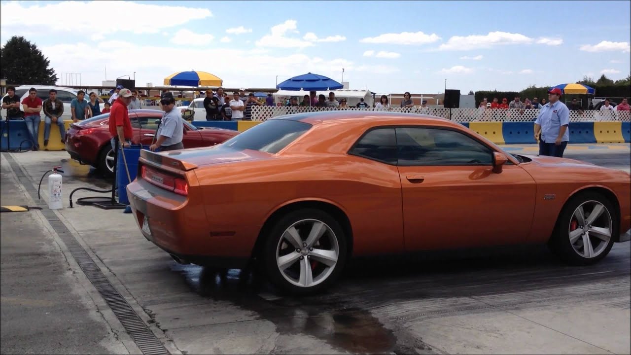 Pontiac Solstice GXP Vs Challenger 392
