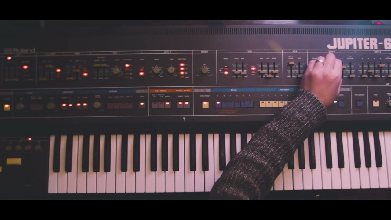 Roland Jupiter 6 ambient arpeggiations