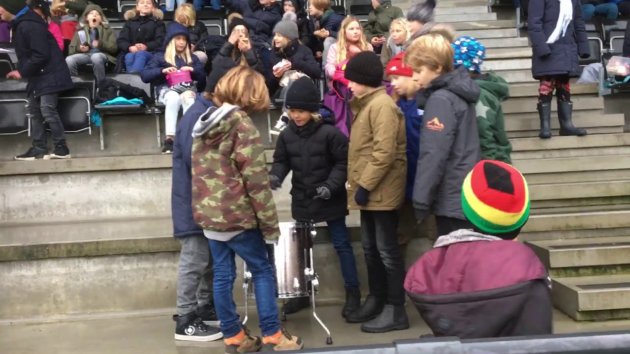 Stemning p&aring; tribunen