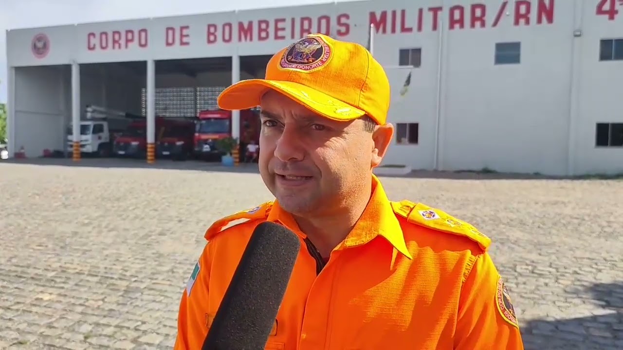 Bombeiros resgatam vítimas de carro submerso na Barragem Boqueirão, em Parelhas