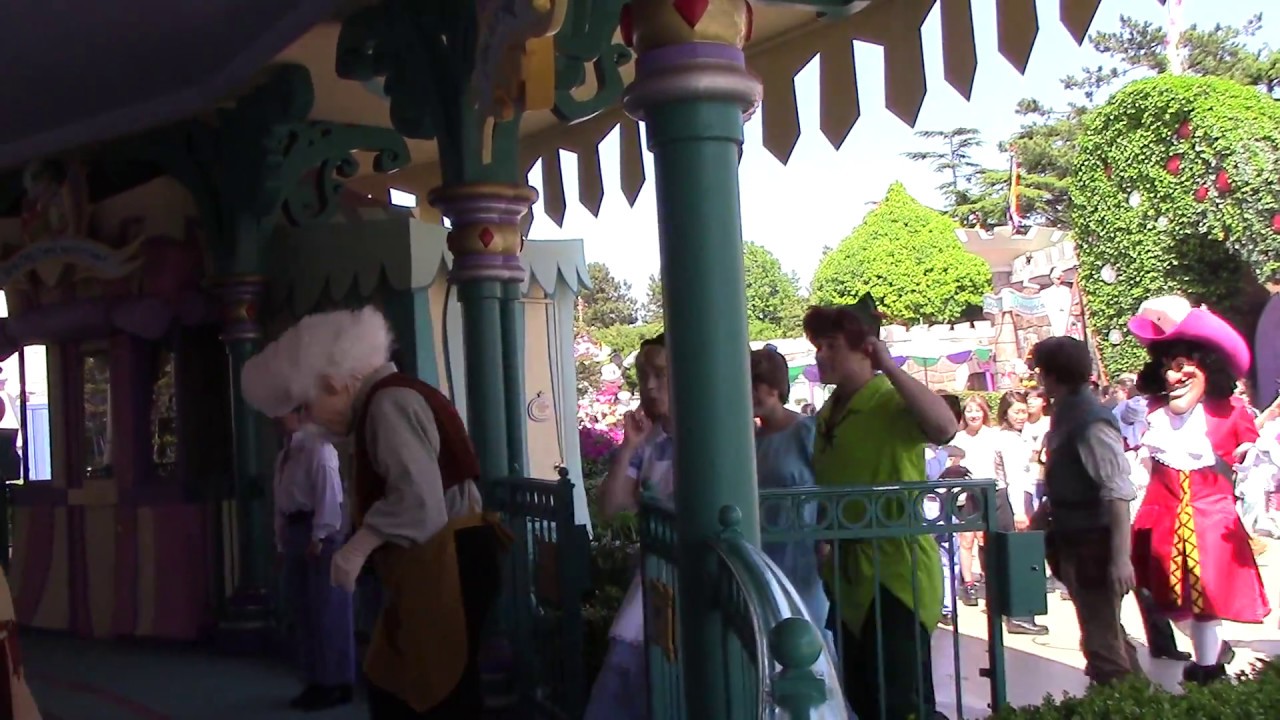 Peter Pan, Flynn Rider, Esmeralda and more ride the Teacups!! // Tokyo Disneyland