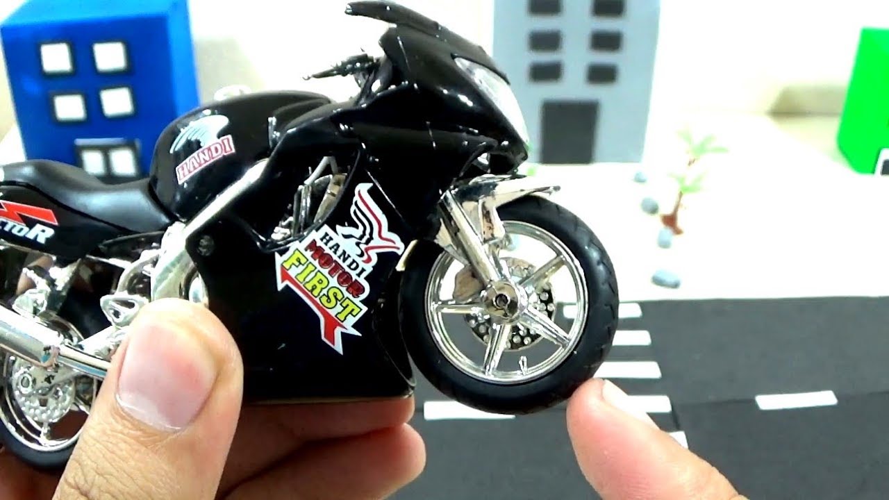 Moto de brinquedo que faz barulho de verdade - Moto preta